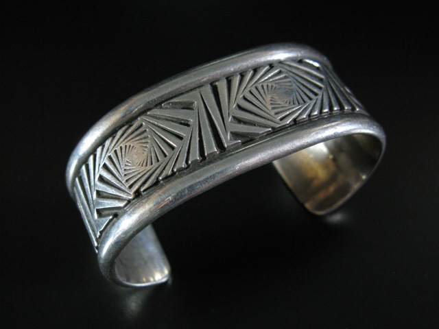 Hypnotic Pattern Sterling Bracelet 7.25