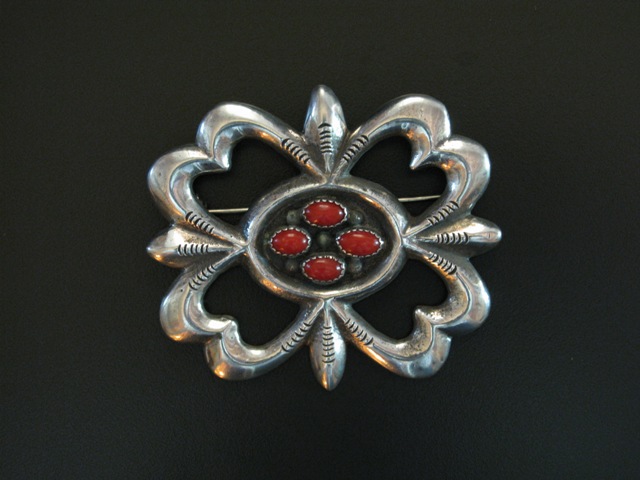 Sandcast 4 coral pin