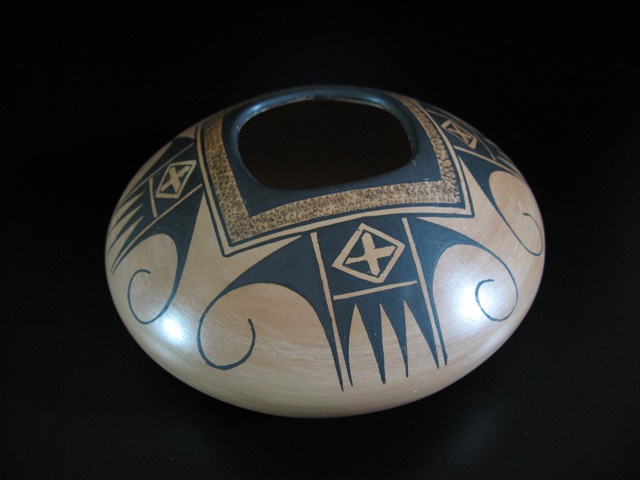 Lydia Huma Mahle Tewa Hopi Pot